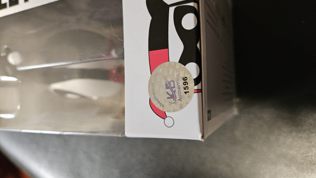 Margot Robbie Signed Harley Quinn Funko Pop #156 Authenticated - photo 2