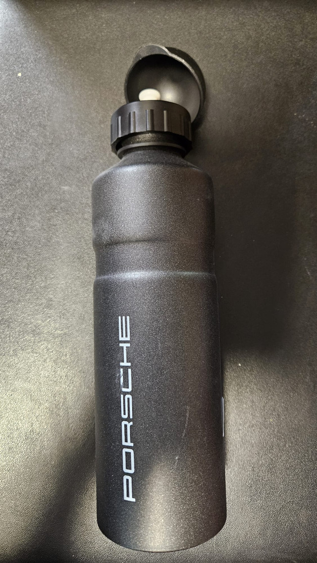 Porsche Aluminum Drinking Bottle – 0.75L | Non-Slip Paint