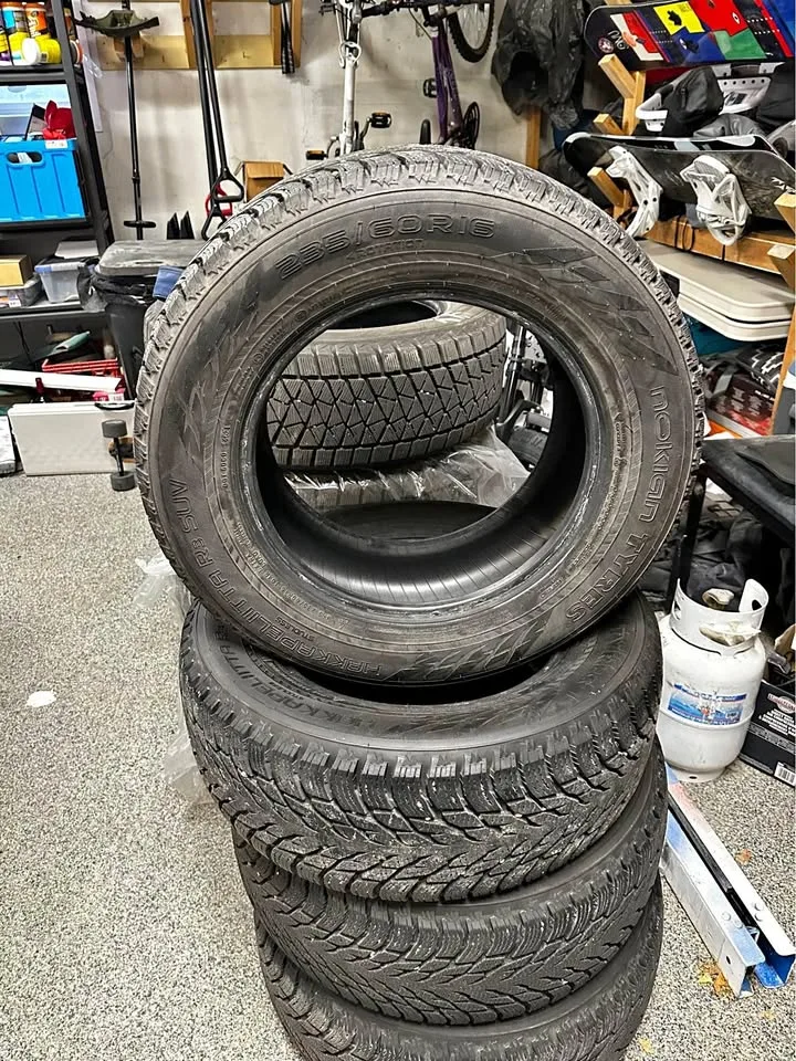 235/60/16 Nokian hakkapeliittas New