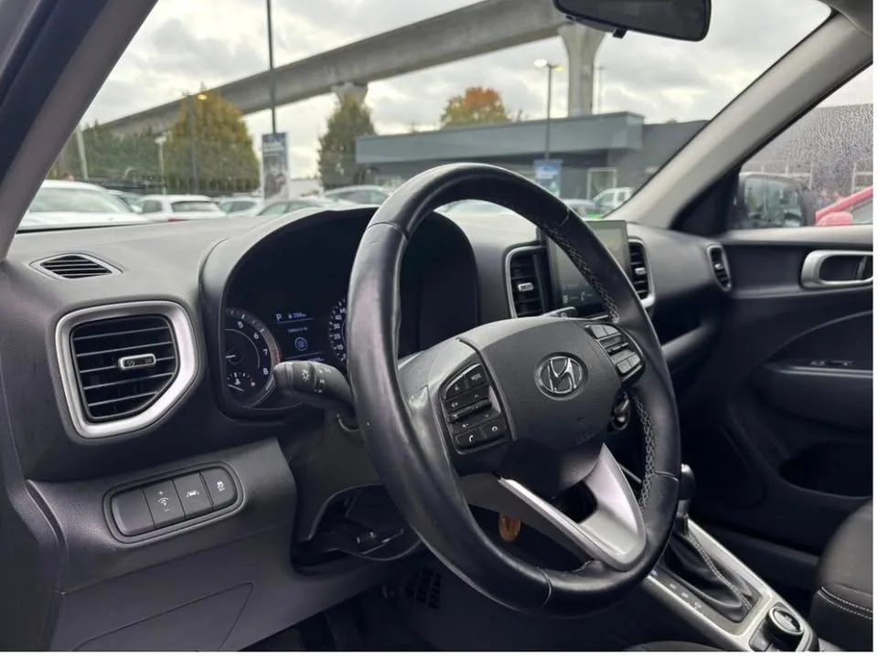 2020 Hyundai Venue Preferred | NO ACCIDENTS image indicator(2)