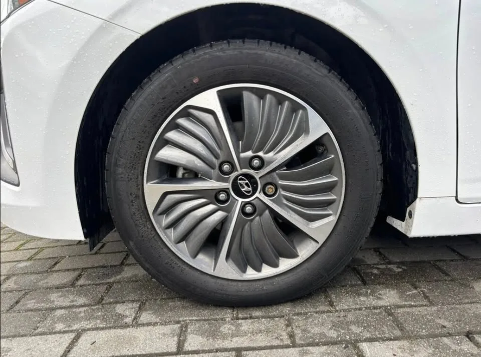 2020 Hyundai Ioniq Plug-In Hybrid image indicator(4)