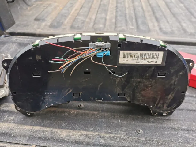 GMC 1500 Pickup Gage Cluster Tach 2004-2009 image indicator(2)