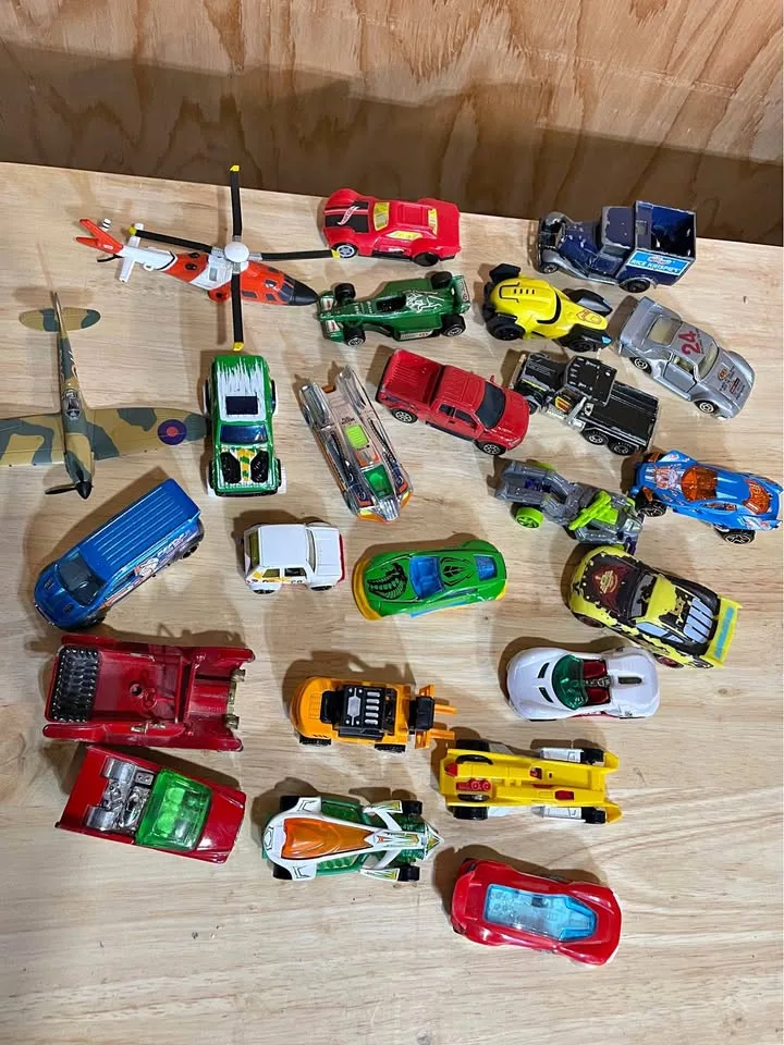 Hot wheels + lot