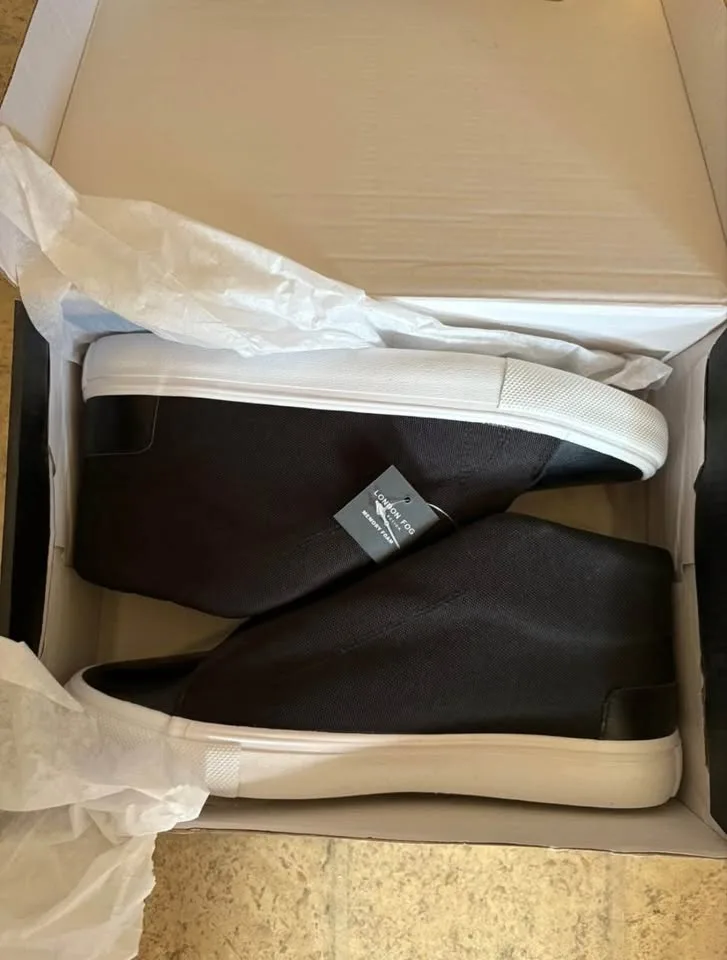 Lot of shoes for sale image indicator(4)