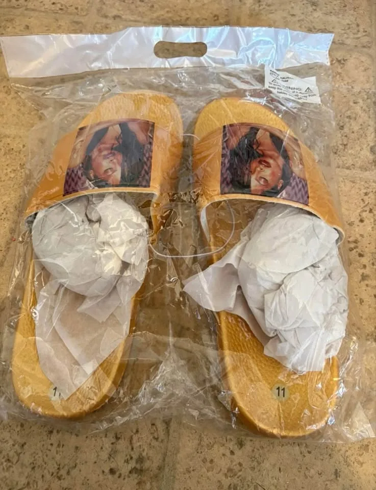 Lot of shoes for sale image indicator(7)