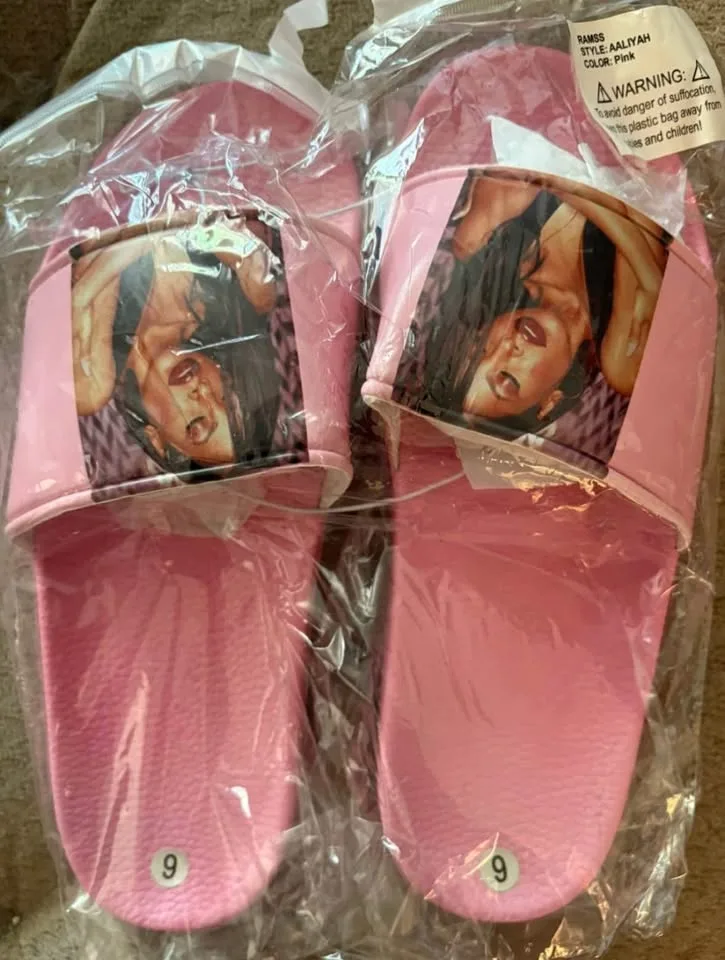 Lot of shoes for sale image indicator(8)