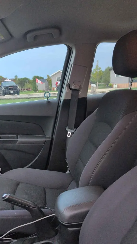 2013 Chevrolet Cruze image indicator(8)