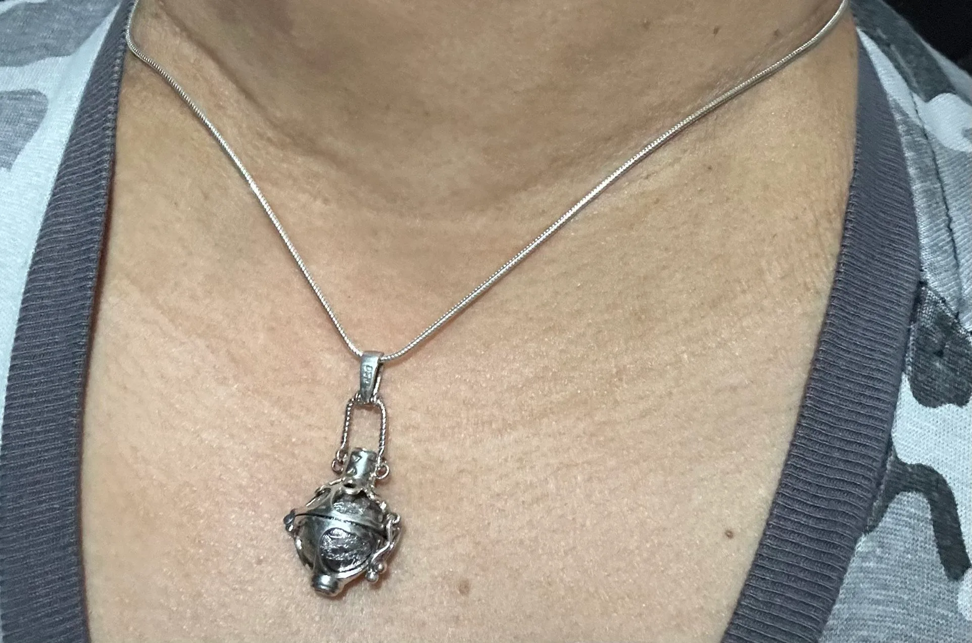 Muonionalusta Meteorite Locket: Moldavite Sterling Silver image indicator(3)