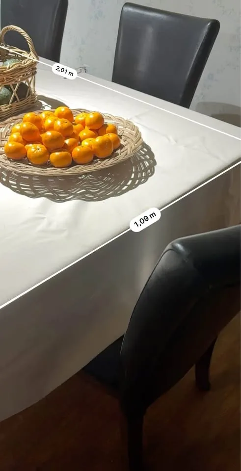 SOLID wood dining table- BEAUTIFUL! image indicator(6)