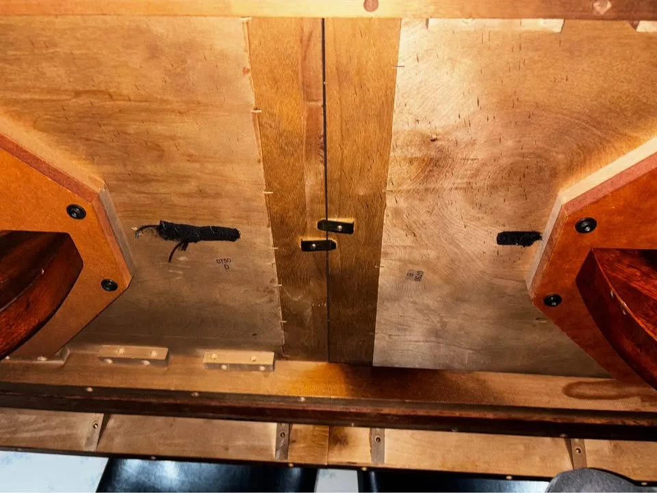 SOLID wood dining table- BEAUTIFUL! image indicator(10)