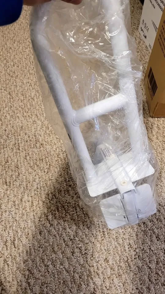 Midline bathtub bar, locks on the side of bathtub image indicator(5)