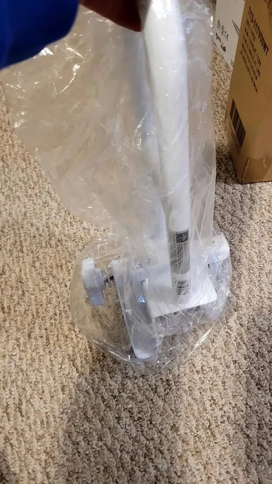 Midline bathtub bar, locks on the side of bathtub image indicator(6)