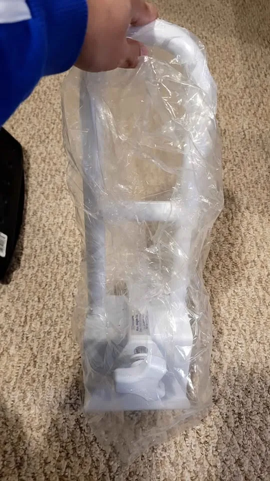 Midline bathtub bar, locks on the side of bathtub image indicator(8)