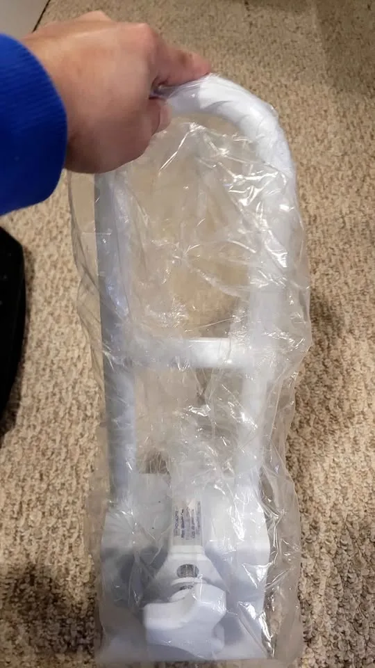 Midline bathtub bar, locks on the side of bathtub image indicator(9)