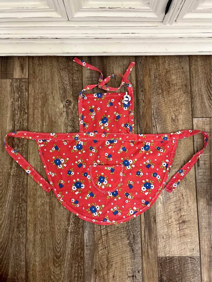 Kids play kitchen apron