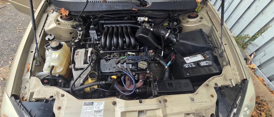 2001 Ford Taurus · SE Sedan 4D - photo 2