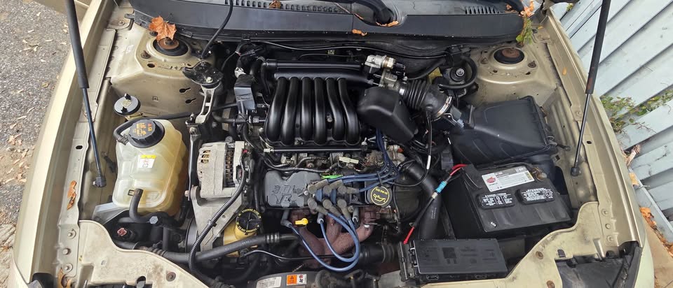 2001 Ford Taurus · SE Sedan 4D - photo 3