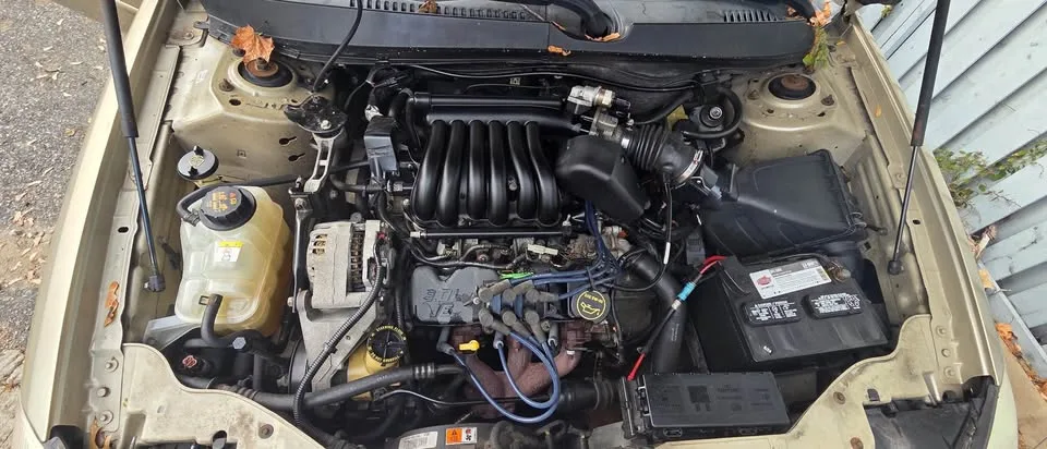 2001 Ford Taurus · SE Sedan 4D image indicator(3)