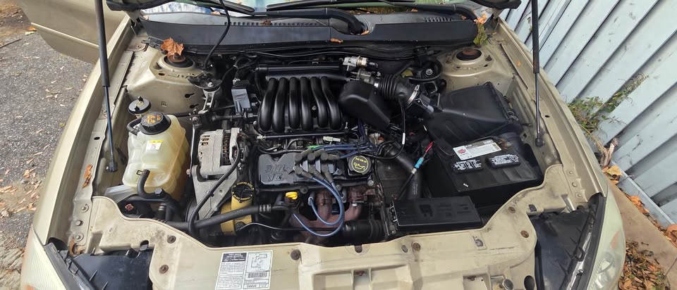 2001 Ford Taurus · SE Sedan 4D - photo 4
