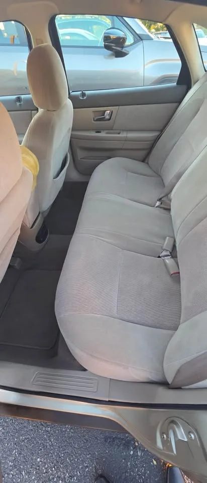 2001 Ford Taurus · SE Sedan 4D image indicator(6)