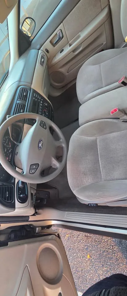 2001 Ford Taurus · SE Sedan 4D image indicator(7)