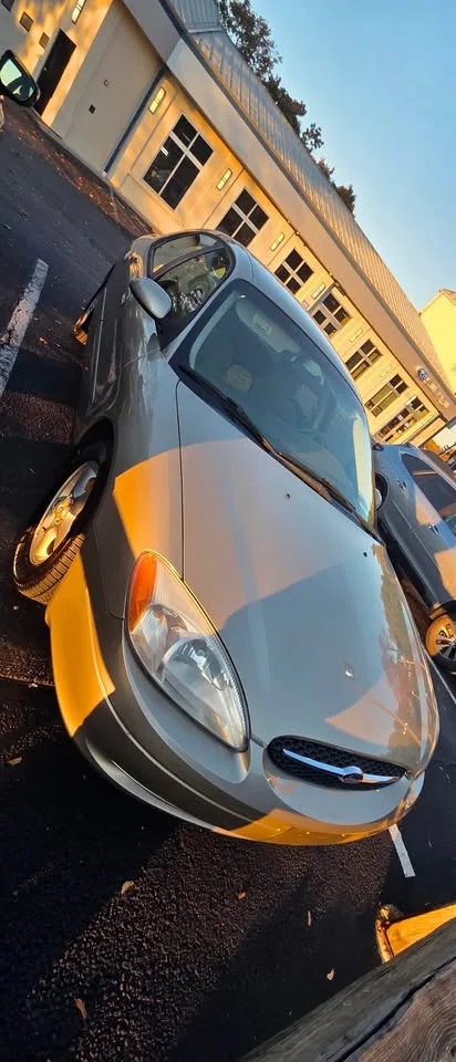 2001 Ford Taurus · SE Sedan 4D image indicator(8)