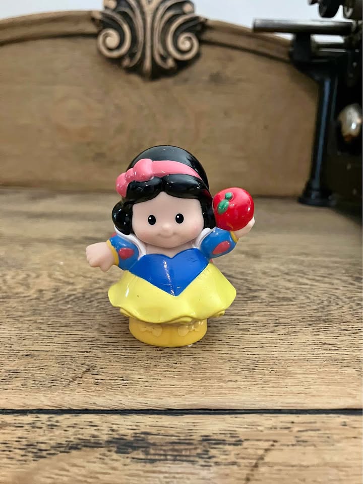 2012 Little People Disney Princess Snow White Apple