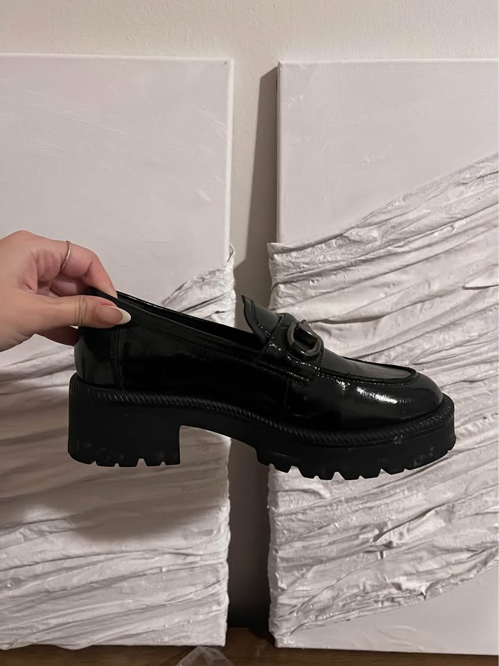Black Oxford type Tamaris shoes - photo 3