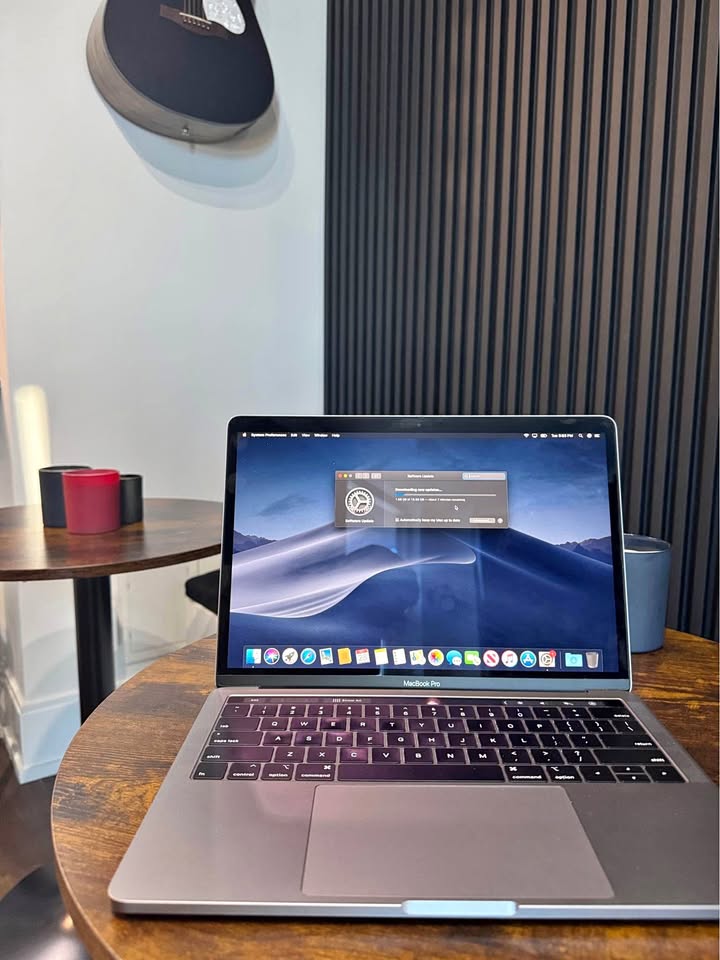 MacBook Pro (Model A2159)