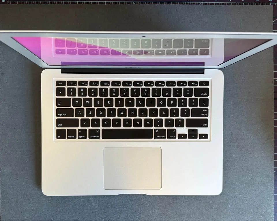 Apple MacBook Air 13" (2015) i5/8GB/128GB - Good image indicator(2)