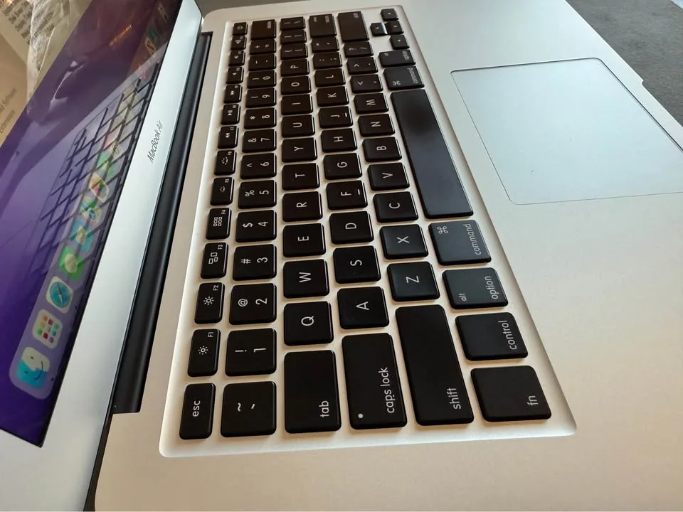 Apple MacBook Air 13" (2015) i5/8GB/128GB - Good image indicator(3)