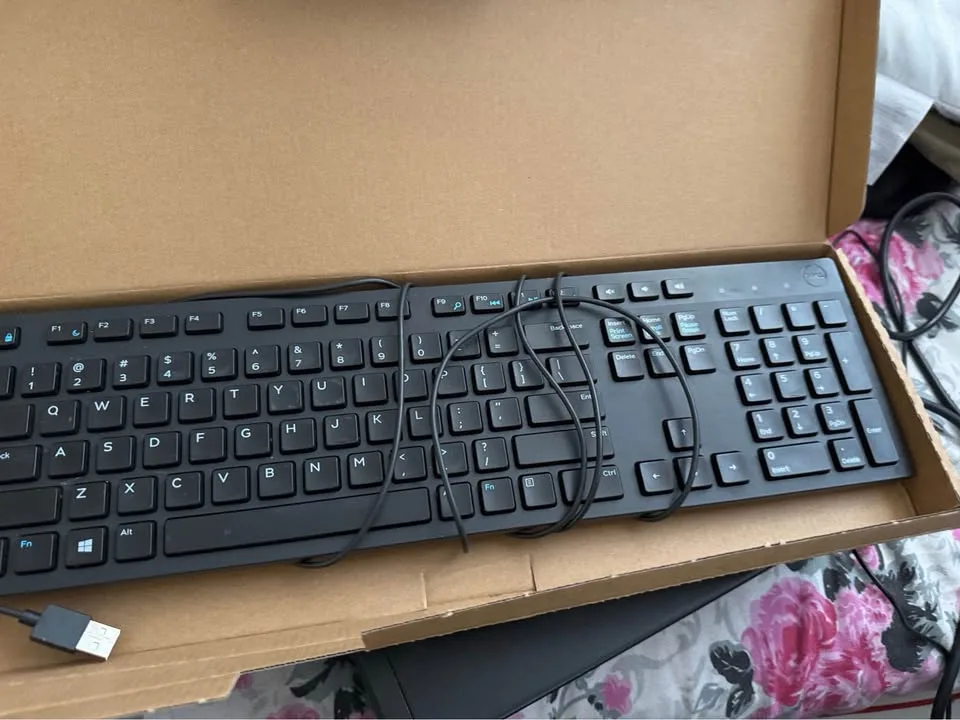 Dell Desktop Computer Set – Complete Package 💻🖱️ image indicator(3)