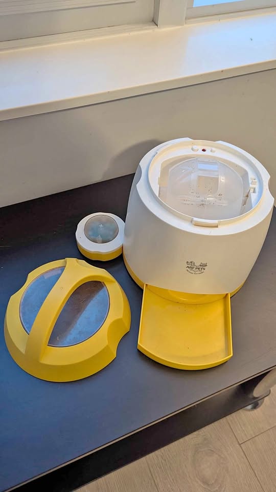 Pet Treat Dispenser