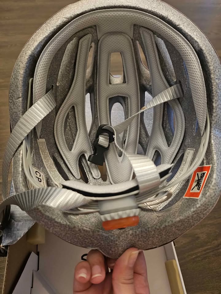 Bike helmet - photo 2