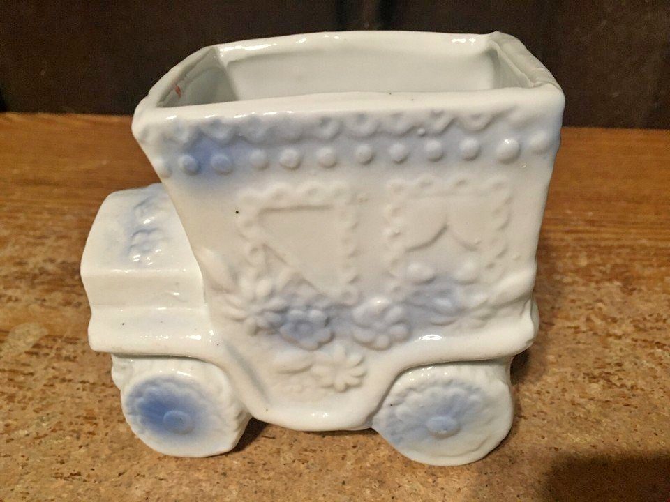 VINTAGE PLANTER PASTEL CAR PLANTER WHITE BLUE
