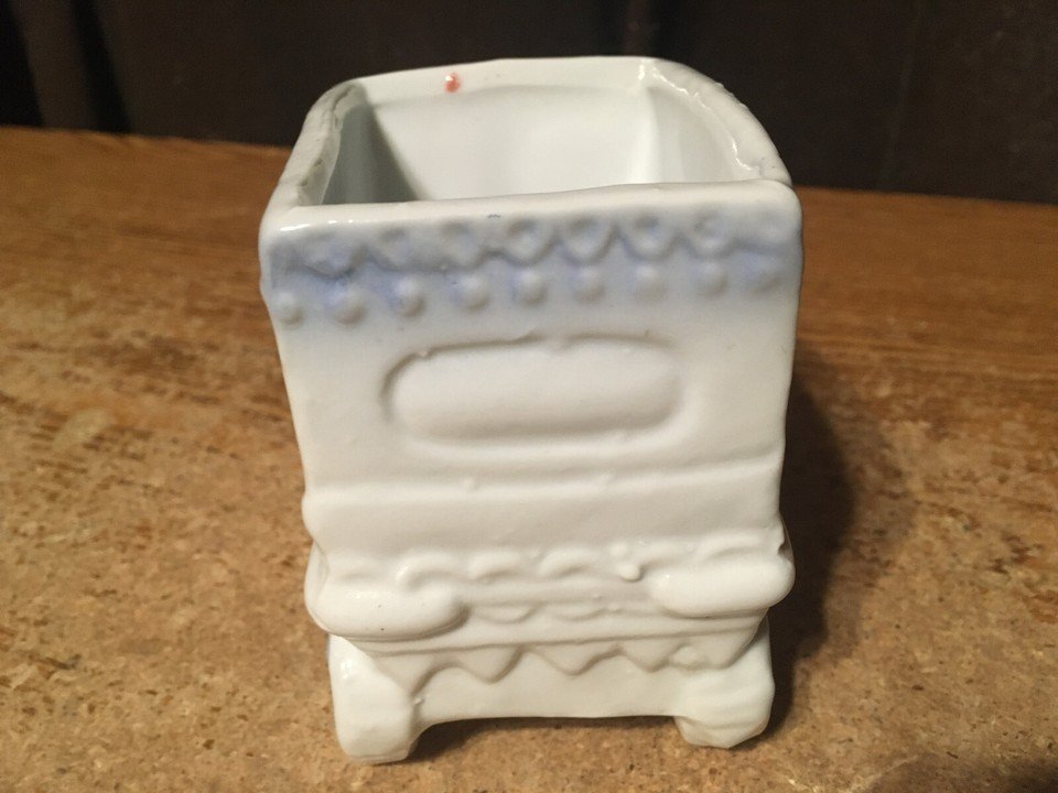 VINTAGE PLANTER PASTEL CAR PLANTER WHITE BLUE - photo 4
