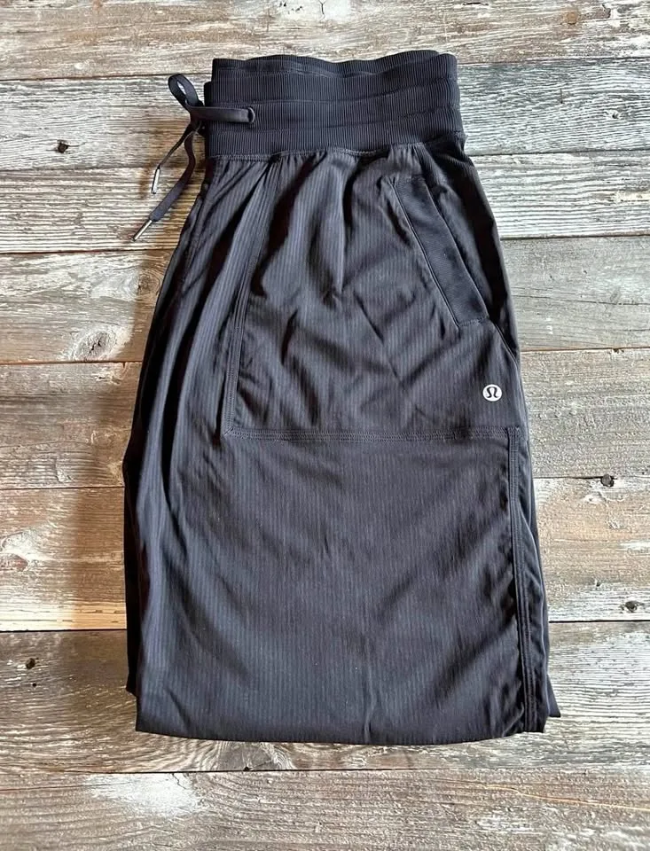 Lululemon Dance Studio Pants Womens 8 Black thumbnail