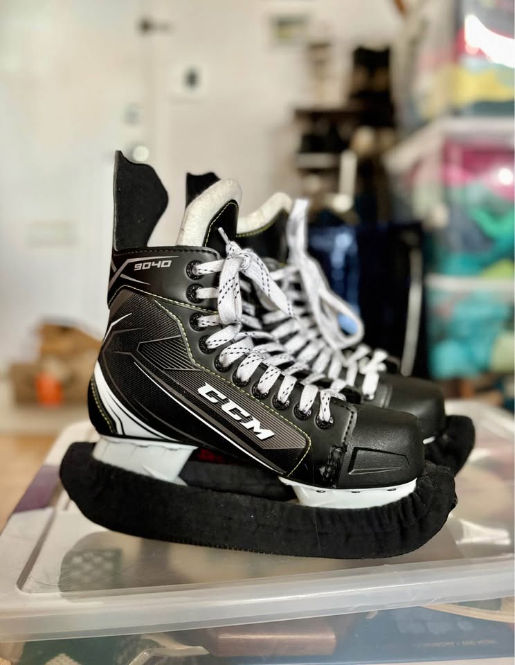CCM Hockey Skates - Size 6 - photo 2