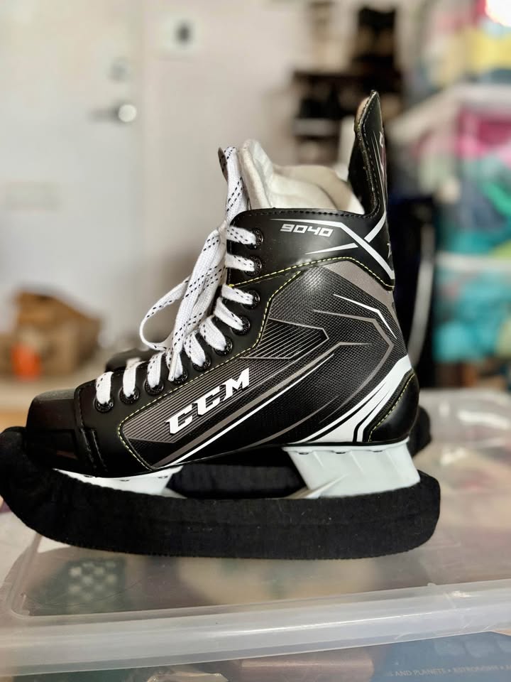 CCM Hockey Skates - Size 6 - photo 4