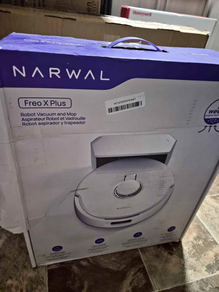 Robot vacuum and mop NARWAL