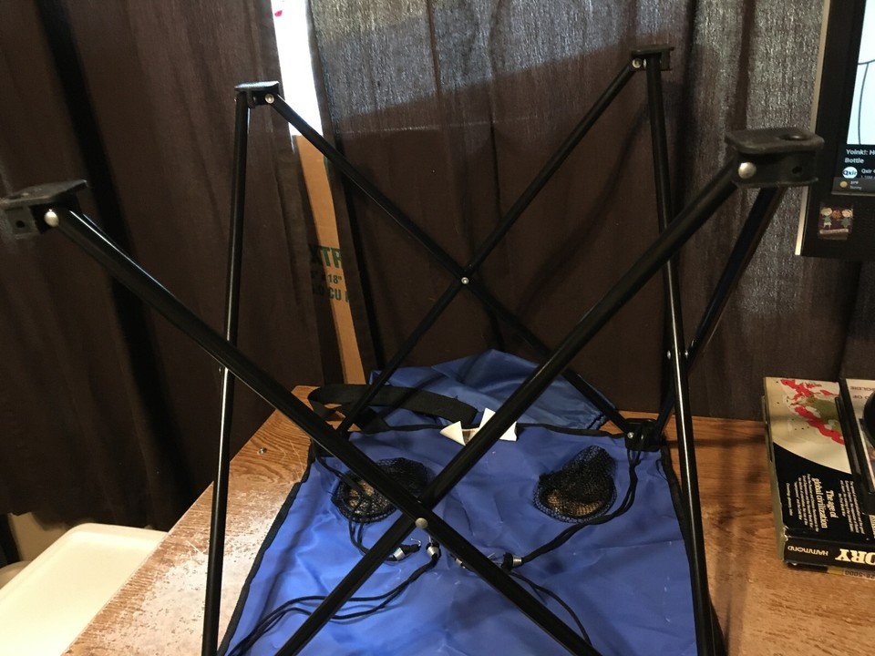 UNION PACIFIC Fold-Up Table with 2 Drink Holders - photo 4