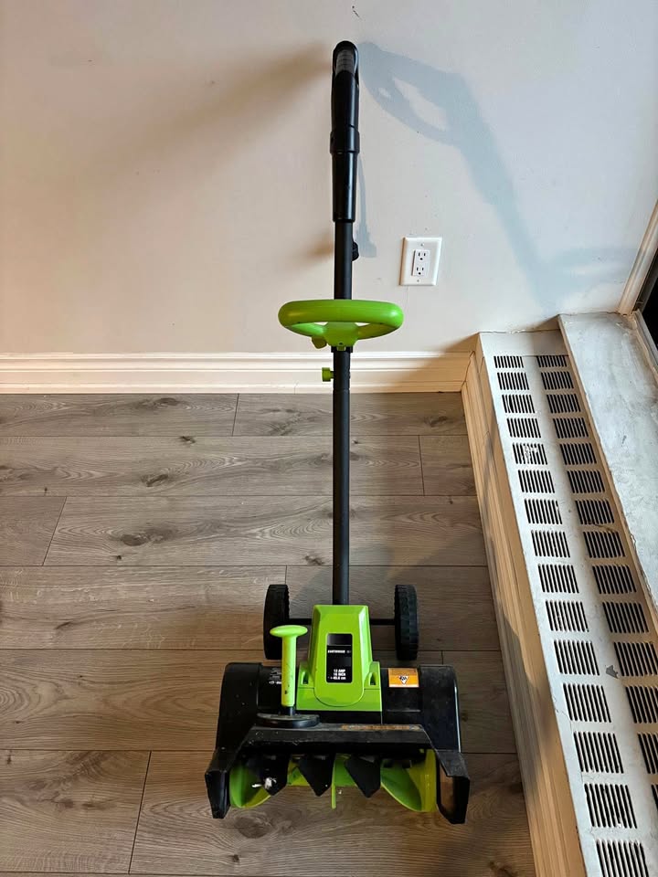 Snow blower earthwise 16inch snow showel