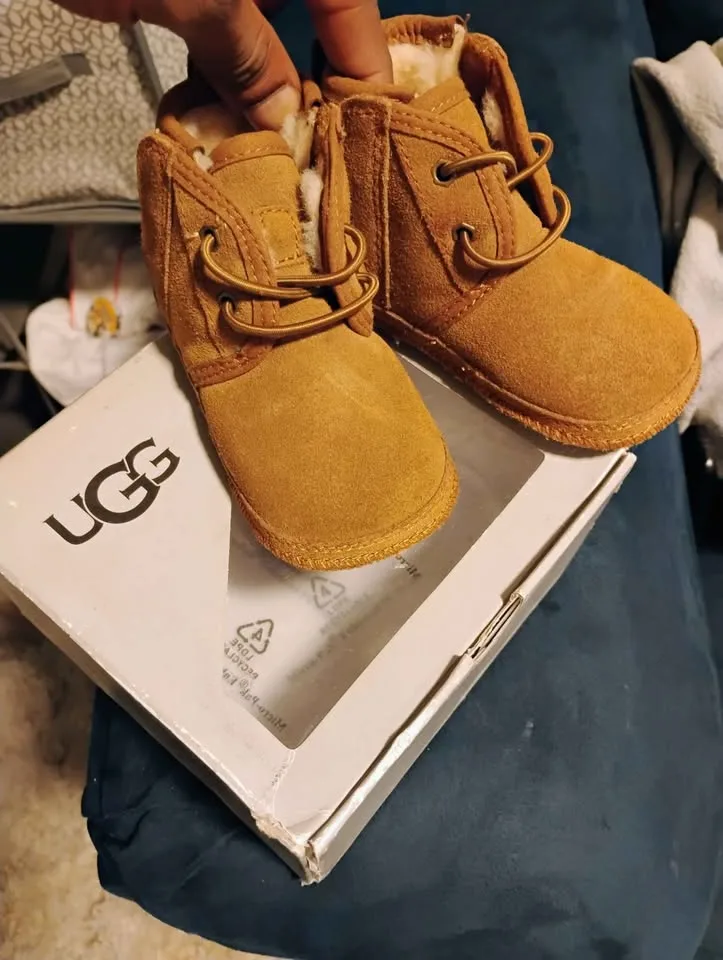 Ugg baby UGGs image indicator(3)
