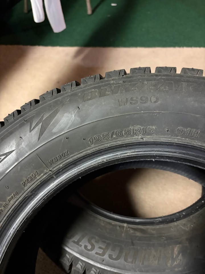 4 Bridgestone Blizzak winter Tires 15” - photo 2