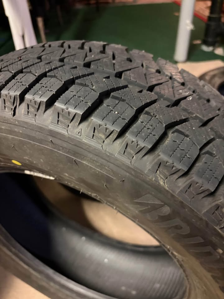 4 Bridgestone Blizzak winter Tires 15” - photo 3