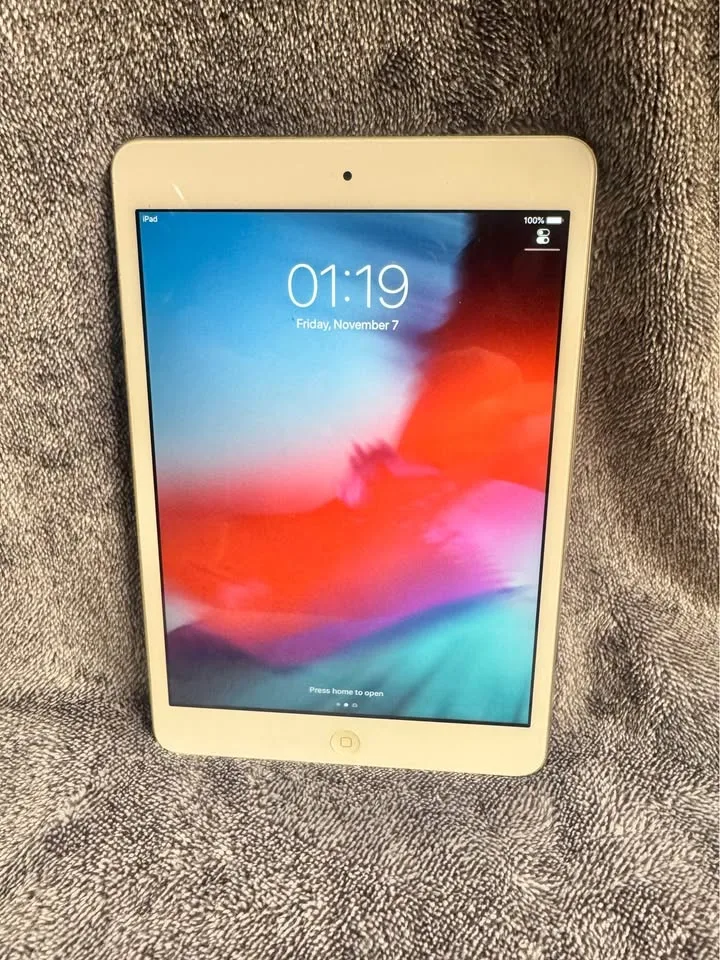 WiFi iPad Mini 2 16GB with NEW charging cable image indicator(2)