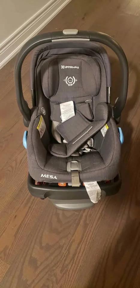 Mesa Uppababy Car seat + Base thumbnail