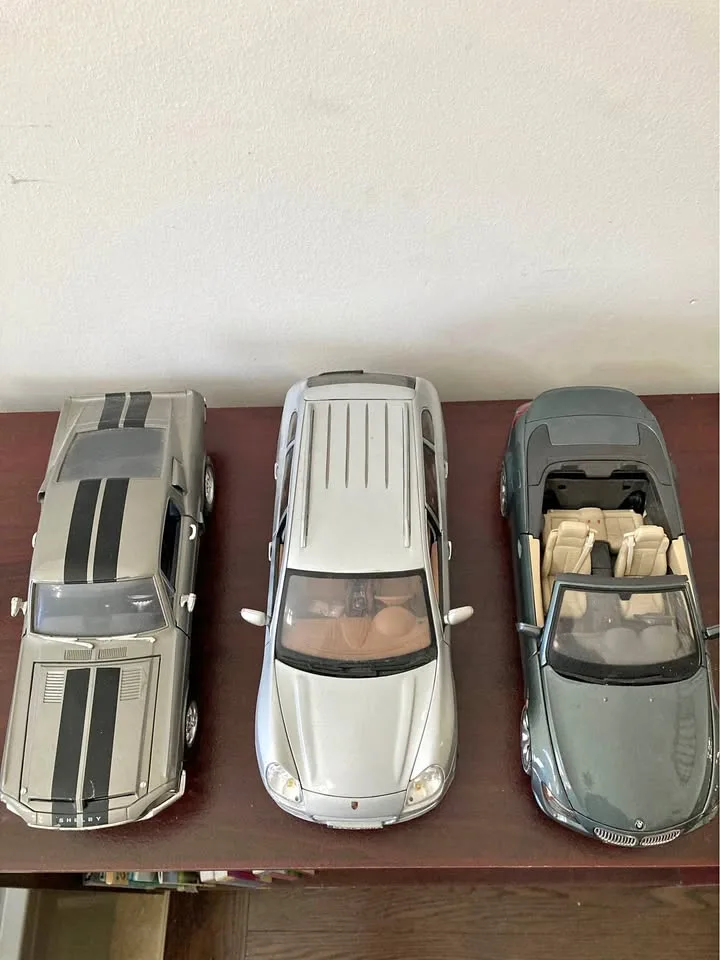 Set of 3 Diecast Model Cars thumbnail