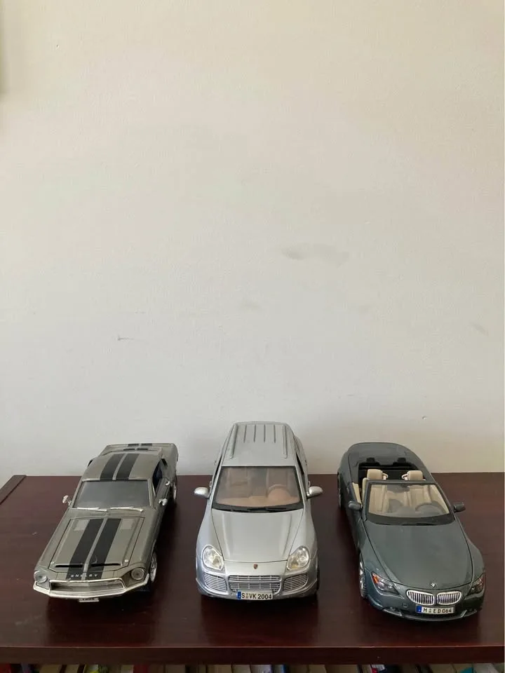 Set of 3 Diecast Model Cars image indicator(2)