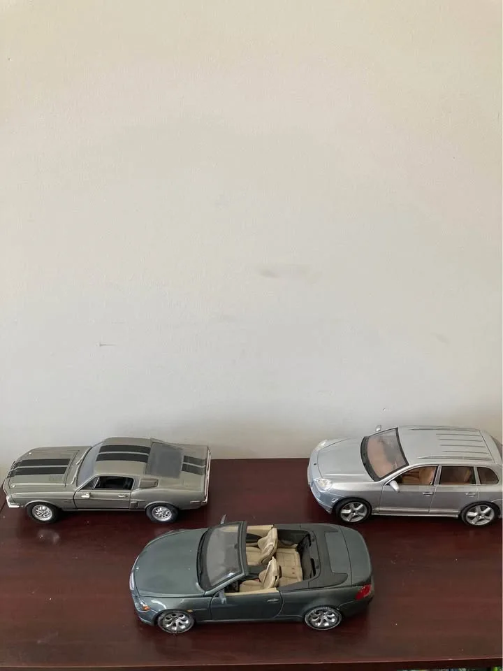 Set of 3 Diecast Model Cars image indicator(3)